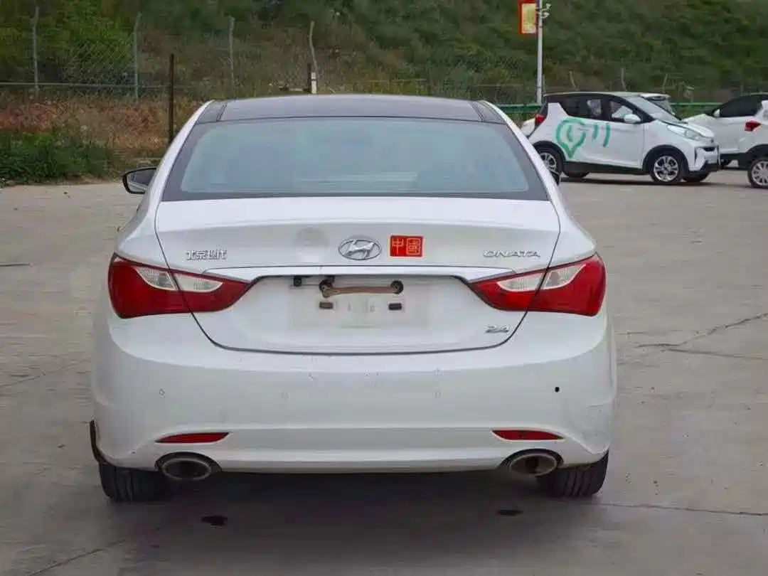 Photo 4 - Hyundai Sonata