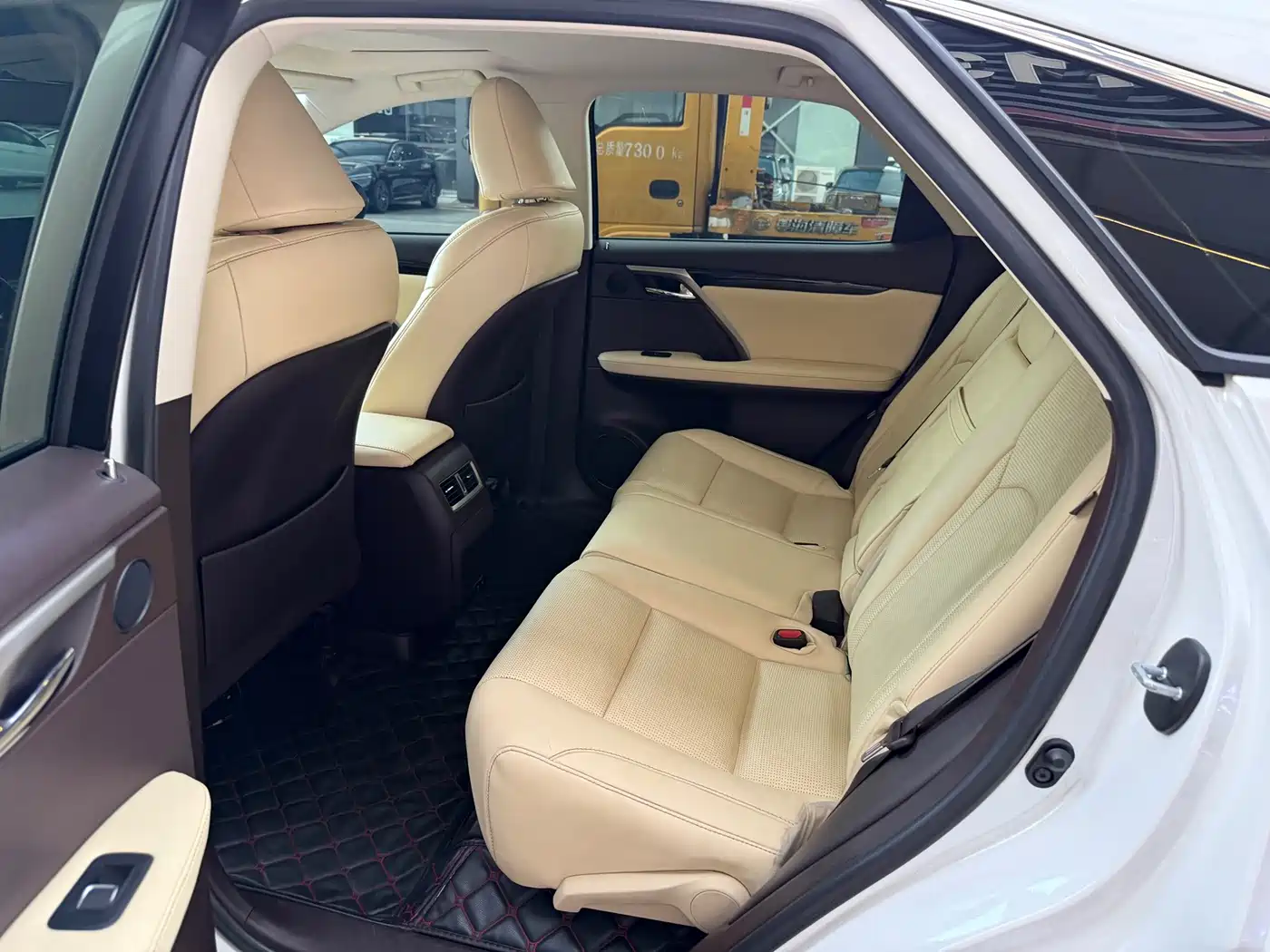 Фото 17 - Lexus RX