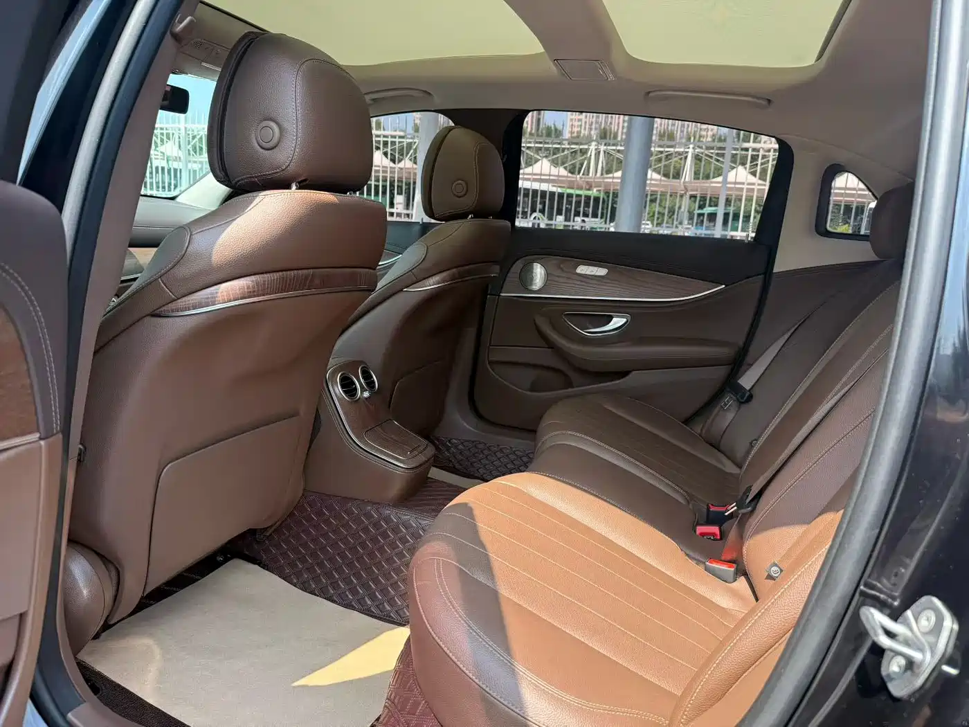 Mercedes-Benz E-Class, миниатюра 5
