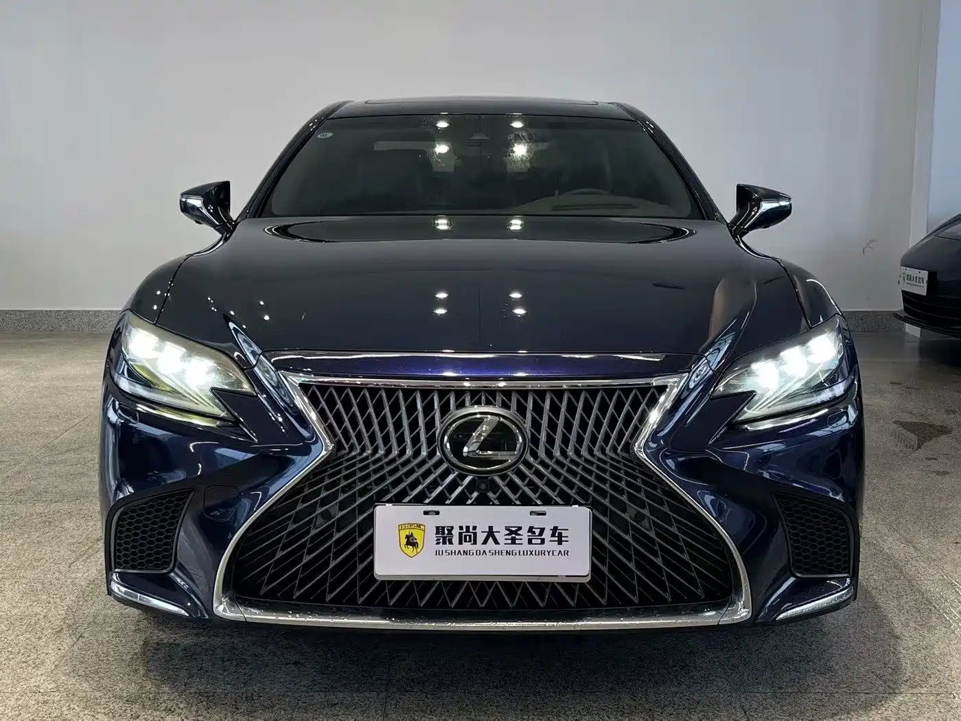 Фото 2 - Lexus LS