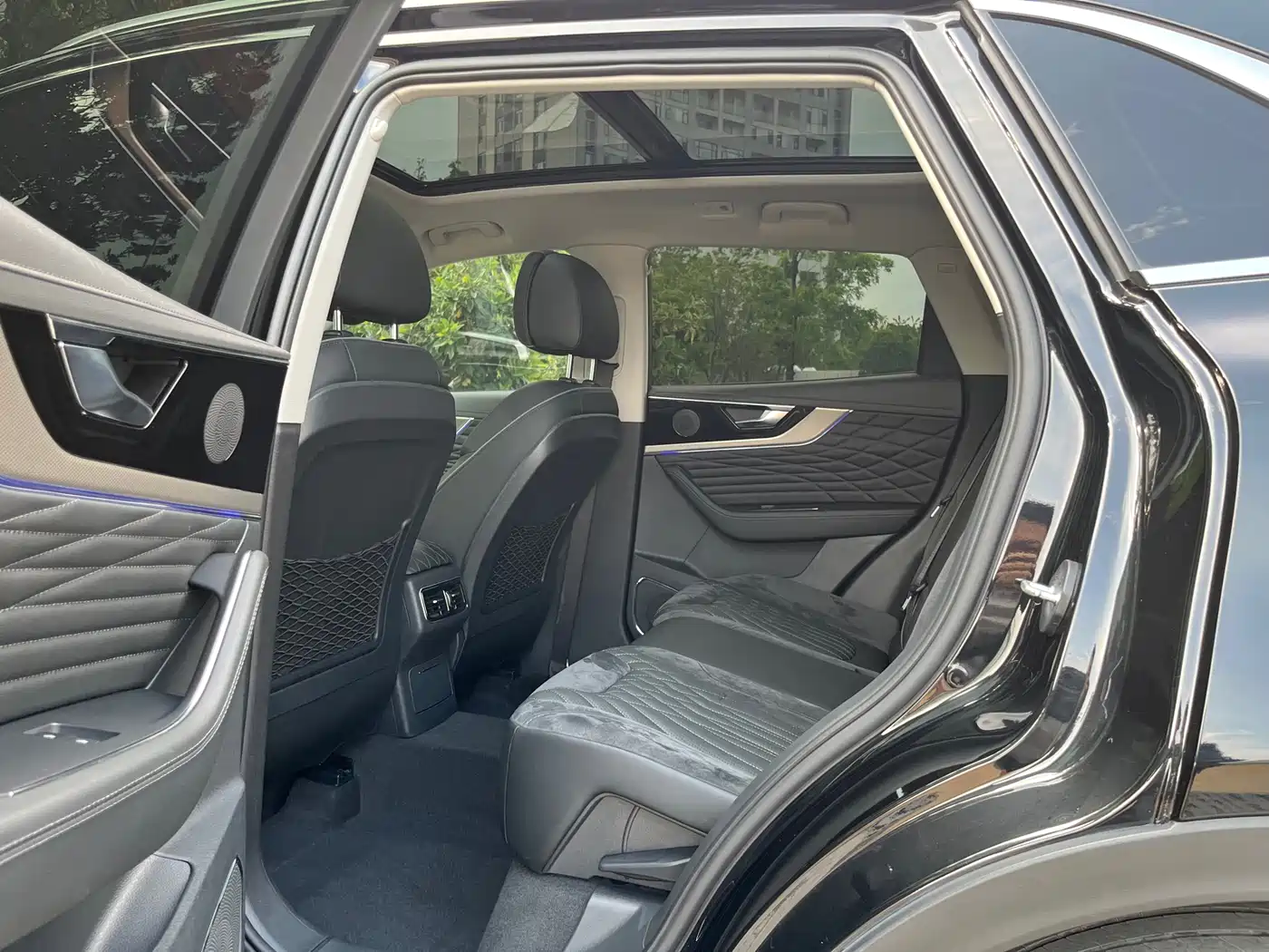 Hongqi HS5 2022 Facelift 2.0T Smart Flag Enjoyment AWD Edition фото 5