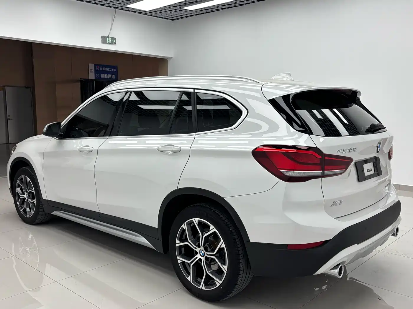 BMW X1 2022 sDrive20Li Fashion фото 3