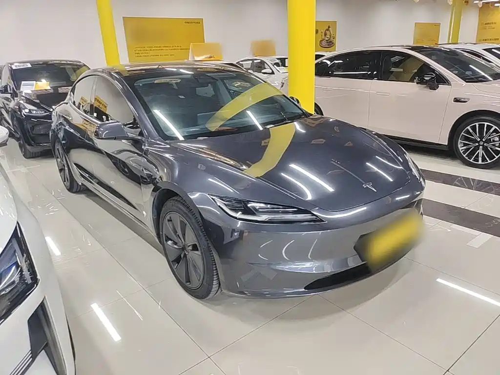 Фото 4 - Tesla Model 3