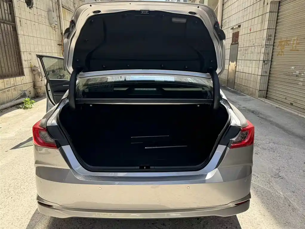 Toyota Camry 2024 2.0GVP Luxury Edition фото 16