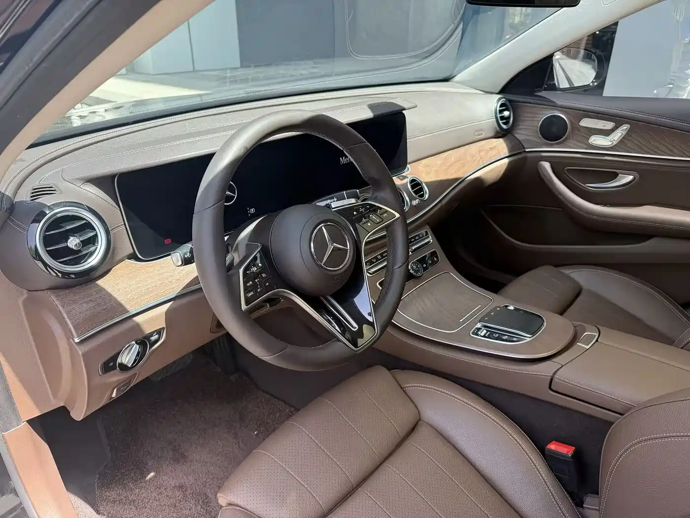 Mercedes-Benz E-Class 2022 E 300 L Fashion фото 15