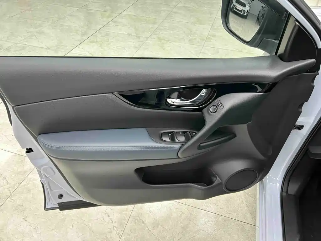 Nissan Qashqai 2024 2025 Honor 2.0L CVT XV+ Leading Edition