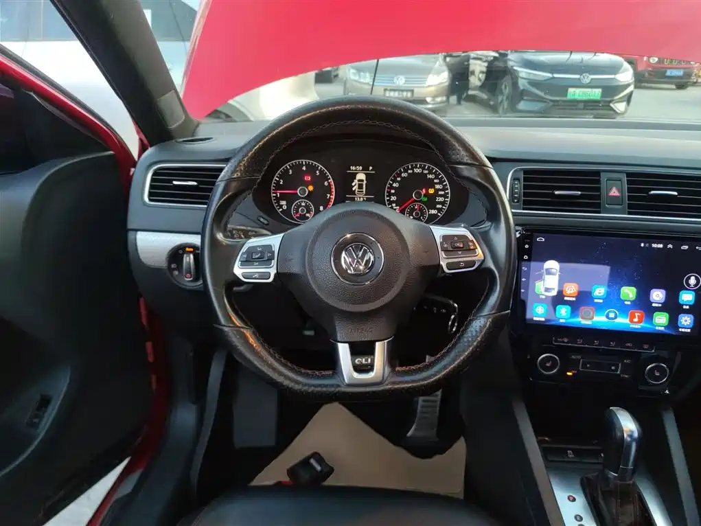 Volkswagen Sagitar 2013 2.0TSI GLI фото 3