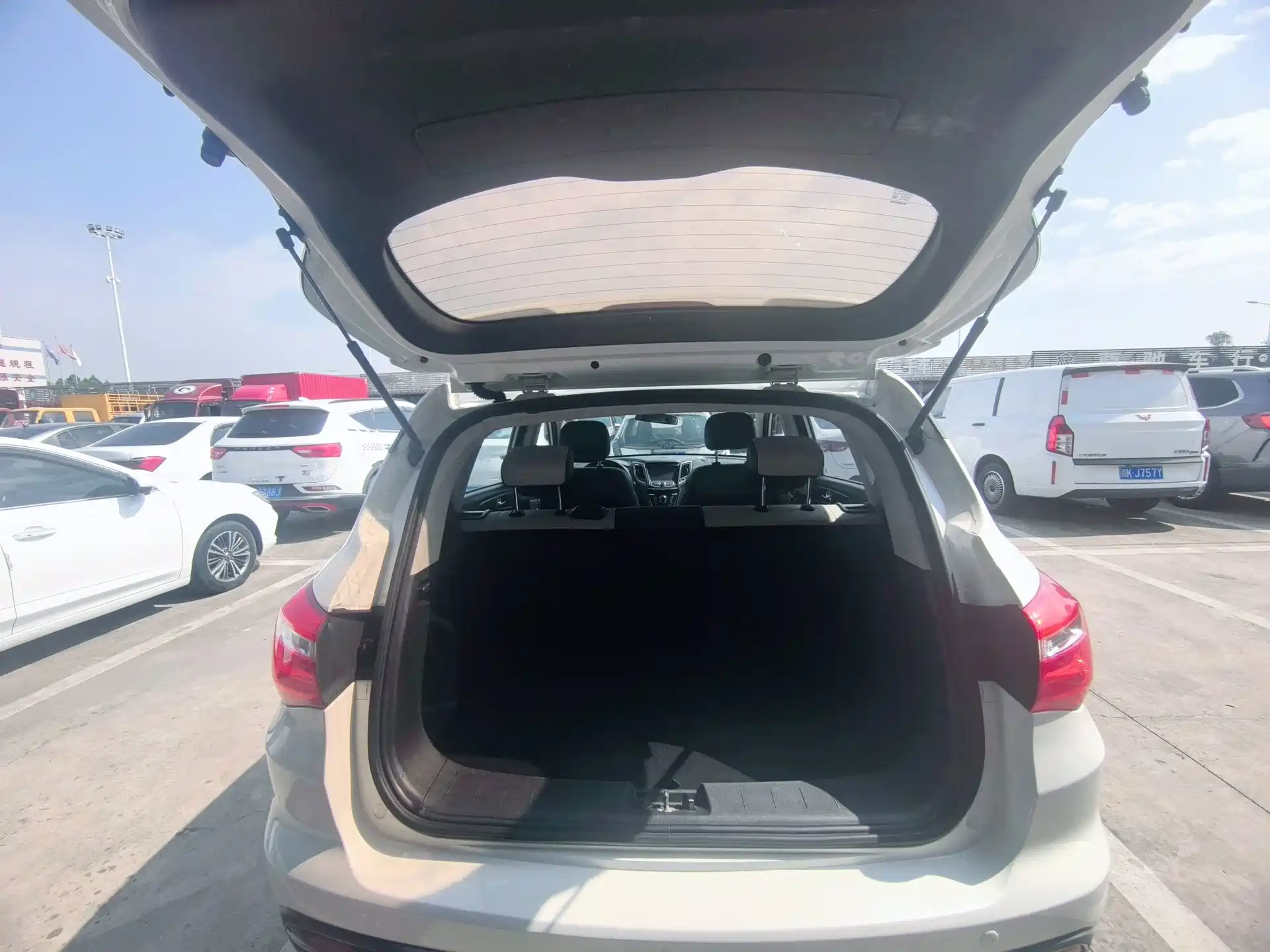 Фото 21 - Changan CS35