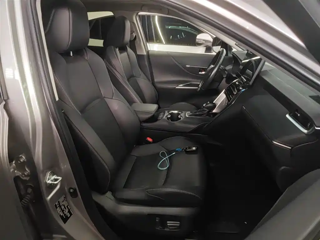 Toyota Venza 2023 2.0L CVT FWD Premium фото 17