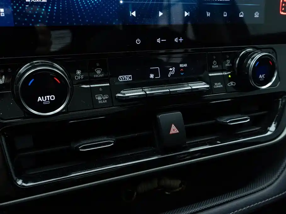 Toyota Highlander 2023 2.5L Smart Hybrid Dual Engine AWD Premium 7-Seater фото 22