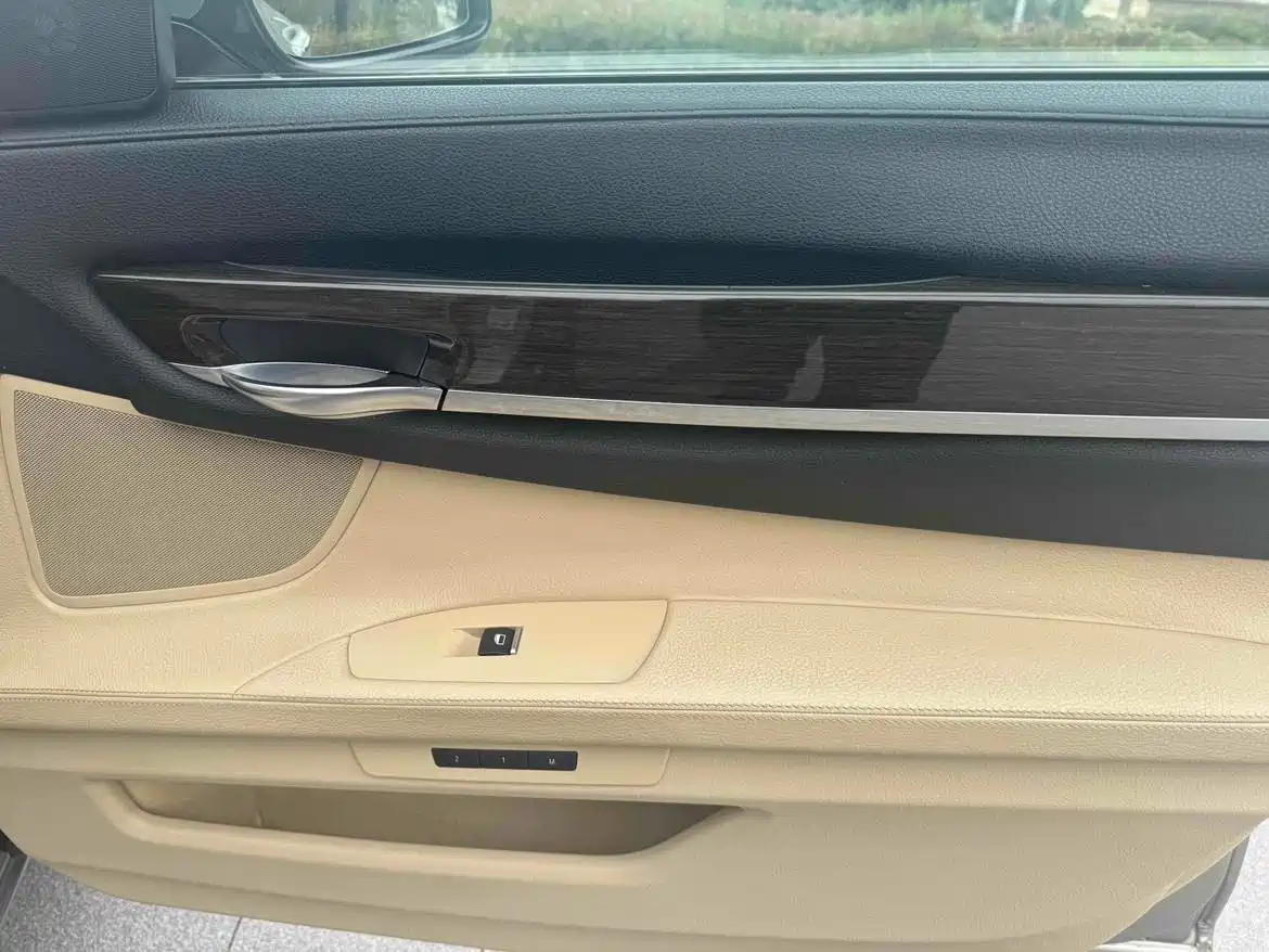 BMW 7 Series 2009 740Li Luxury фото 15