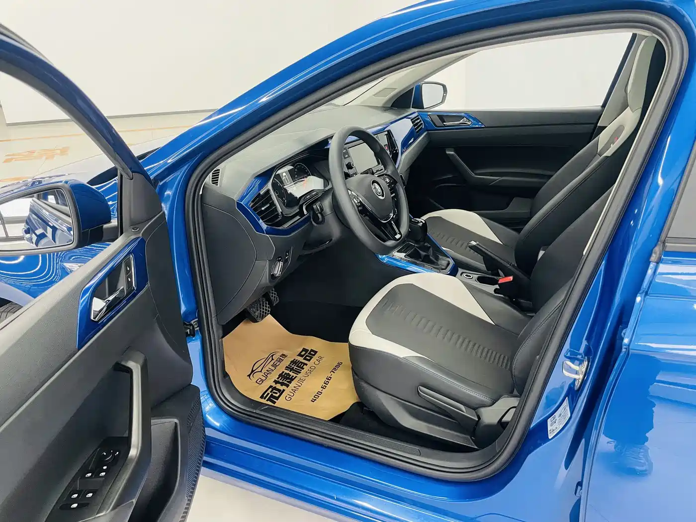 VOLKSWAGEN POLO
