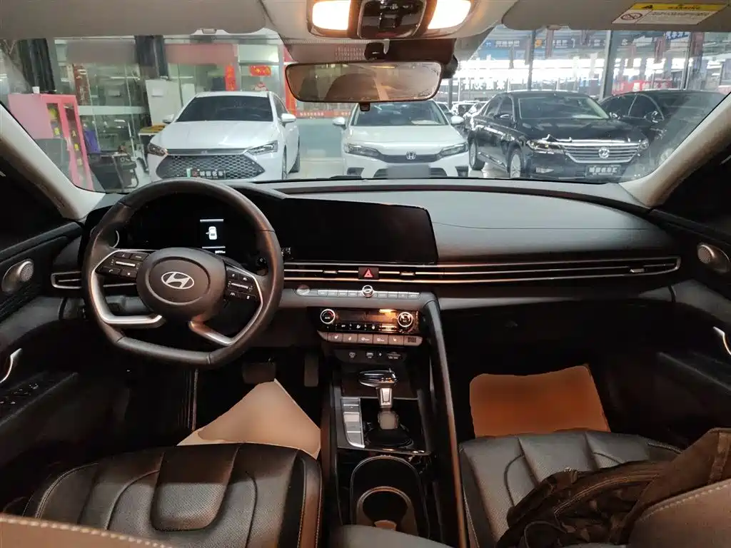 Hyundai Elantra 2023 Model 1.5L CVT LUX Premium Edition фото 7