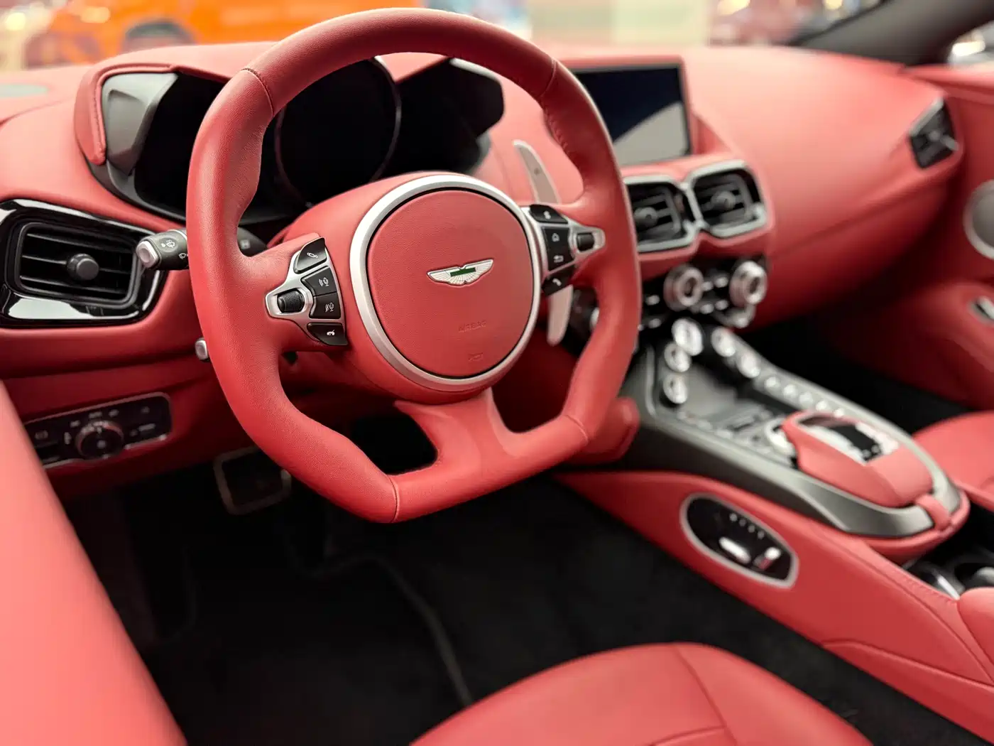 ASTON MARTIN V8 VANTAGE