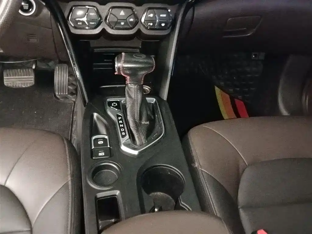 GAC Trumpchi Trumpchi GS4 2016 235T G-DCT Elite Edition фото 10