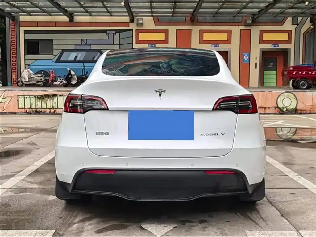 TESLA MODEL Y