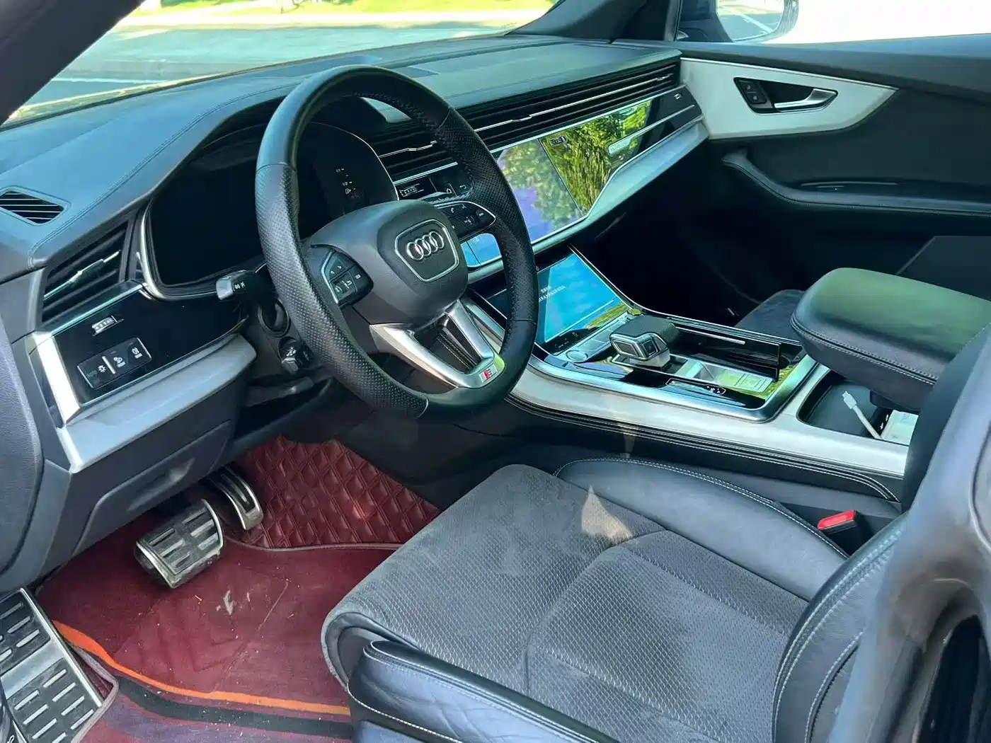 Photo 4 - Audi Q8