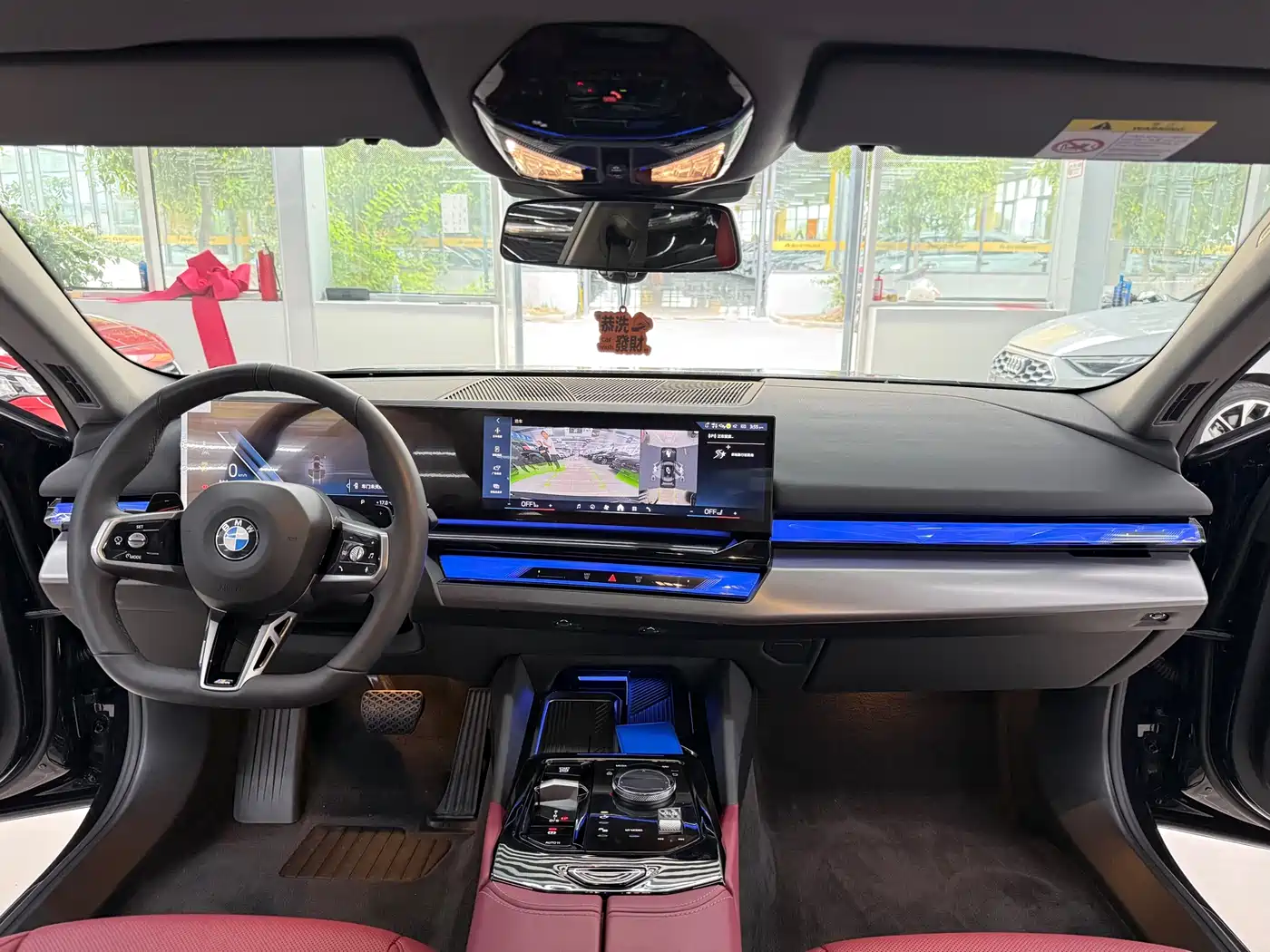 BMW 5 Series 2025 530Li Leading M Sport Package фото 7