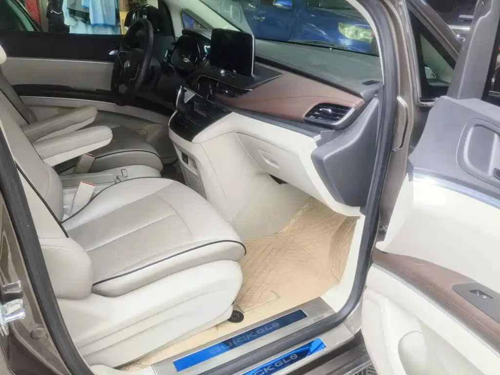 Фото 13 - Buick GL8