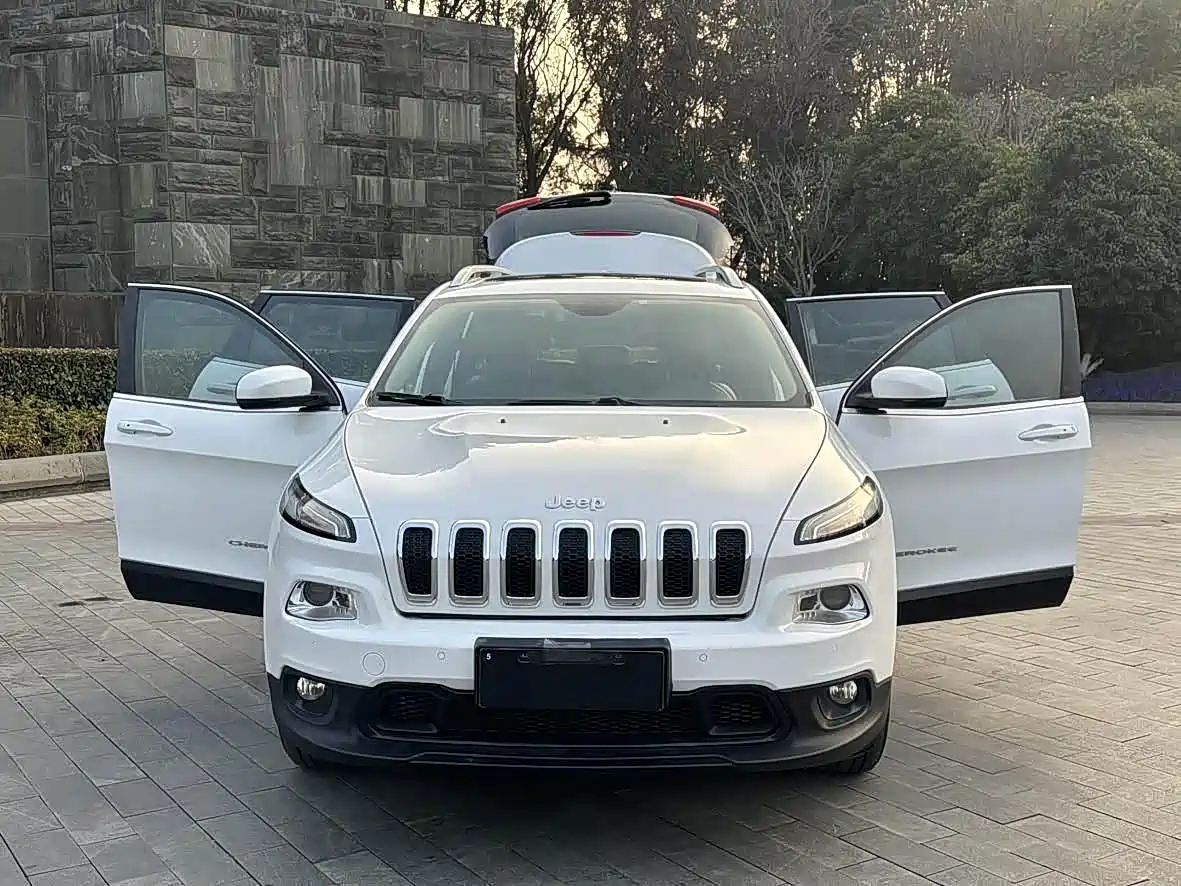 Jeep Cherokee (Import) 2015 2015 2.4L Elite Edition