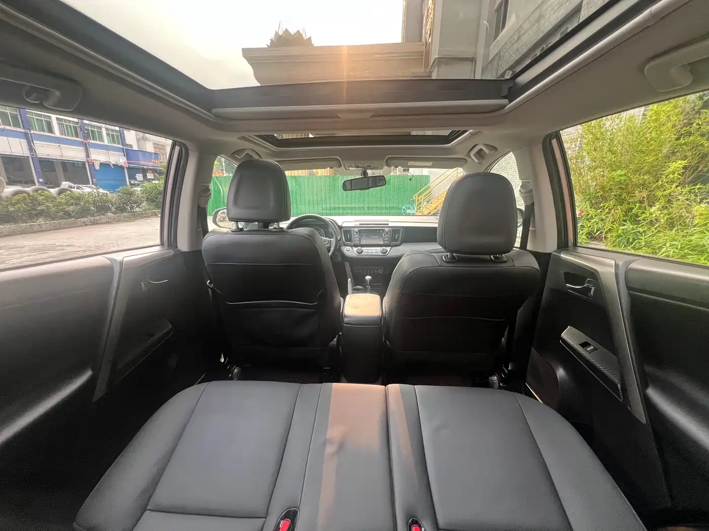 Toyota RAV4 Rongfang 2015 2.5L Automatic 4WD Luxury Edition фото 23