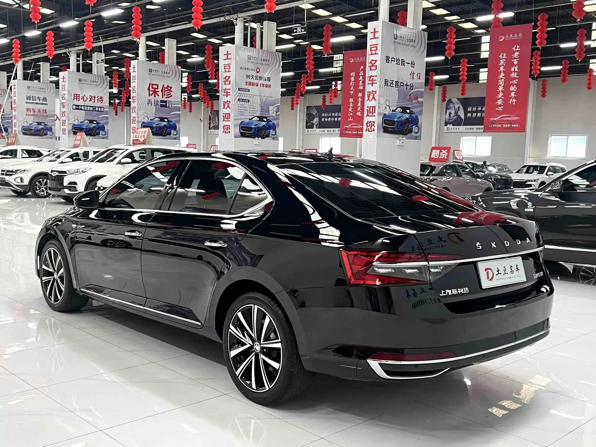 Фото 4 - Škoda Superb