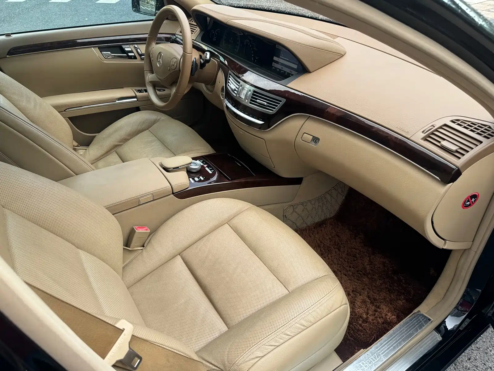 Photo 16 - Mercedes-Benz S-Class