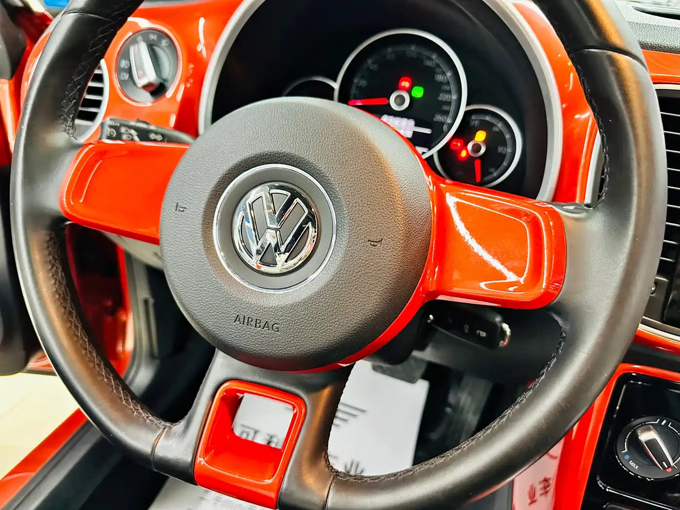 Volkswagen Beetle 2018 180TSI Trend Joy Edition фото 33