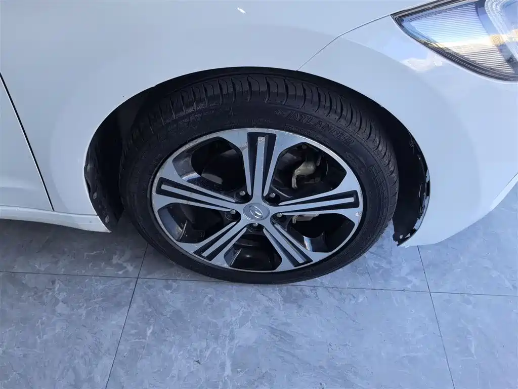 Hyundai Elantra 2018 1.4T DCT Dynamic·Vitality Model фото 26