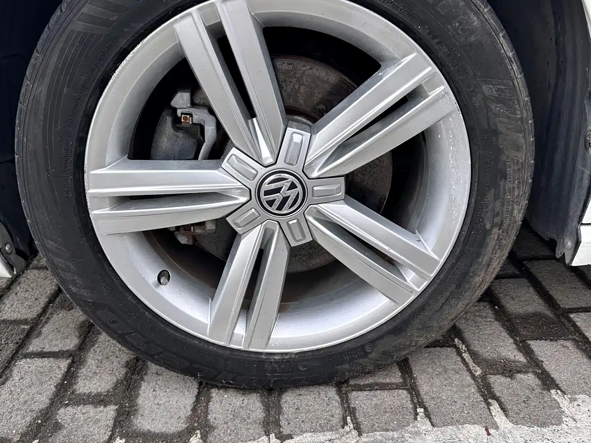 Volkswagen Lamando 2015 2015 330TSI DSG Comfort