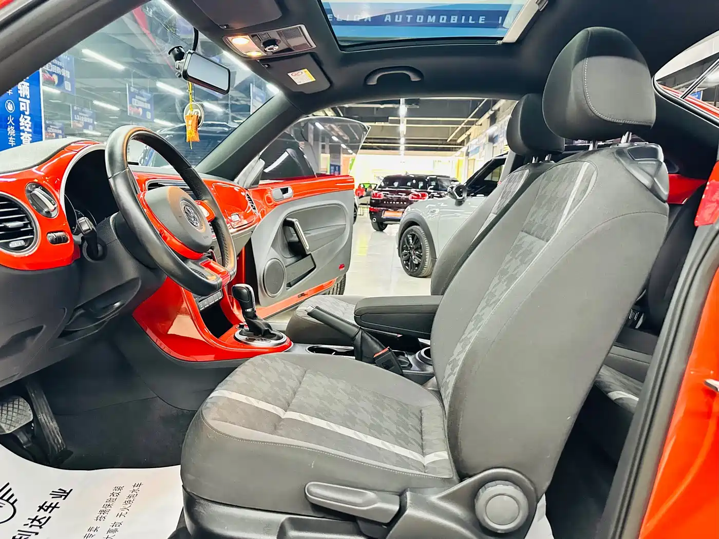 Volkswagen Beetle 2018 180TSI Trend Joy Edition фото 19