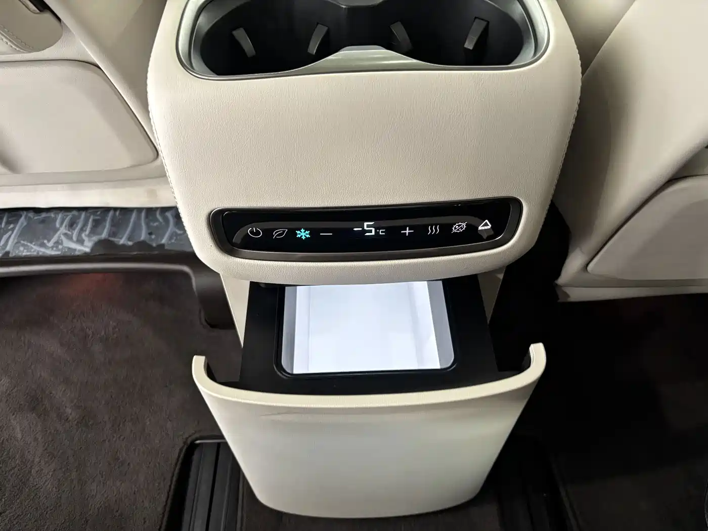 Denza D9 2025 2025 Model DM-i Smart Drive Edition 1020 AWD Flagship