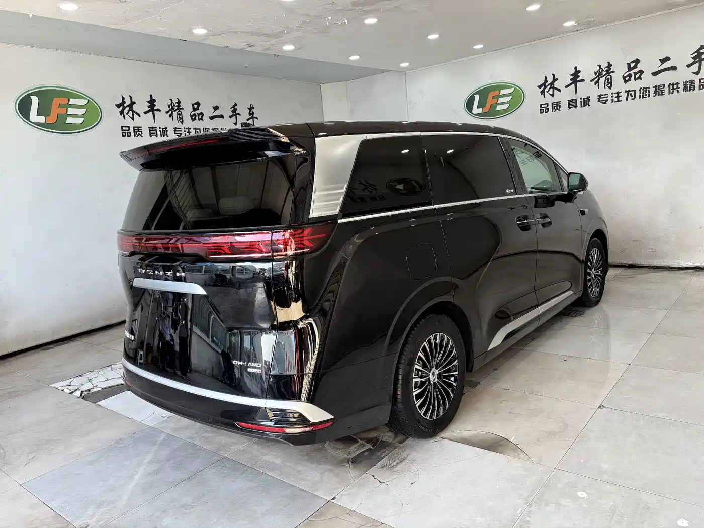 Denza D9 2025 2025 Model DM-i Smart Drive Edition 1020 AWD Flagship