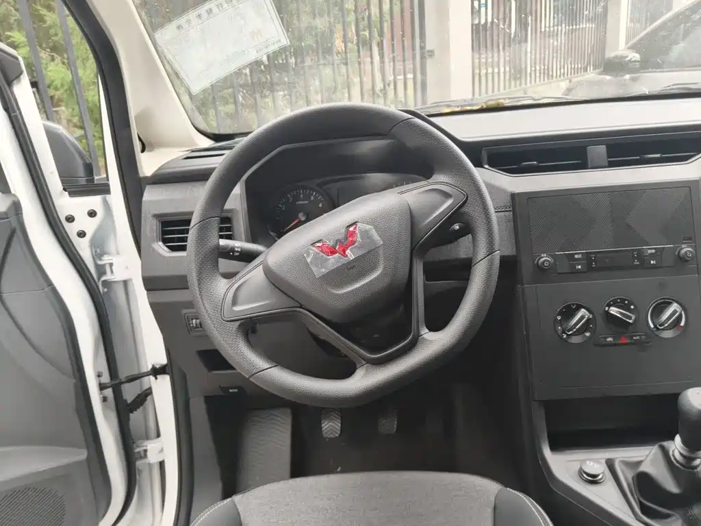 Wuling Motors Wuling Hongguang PLUS 2026 2020 1.5L Manual Standard 5-seater