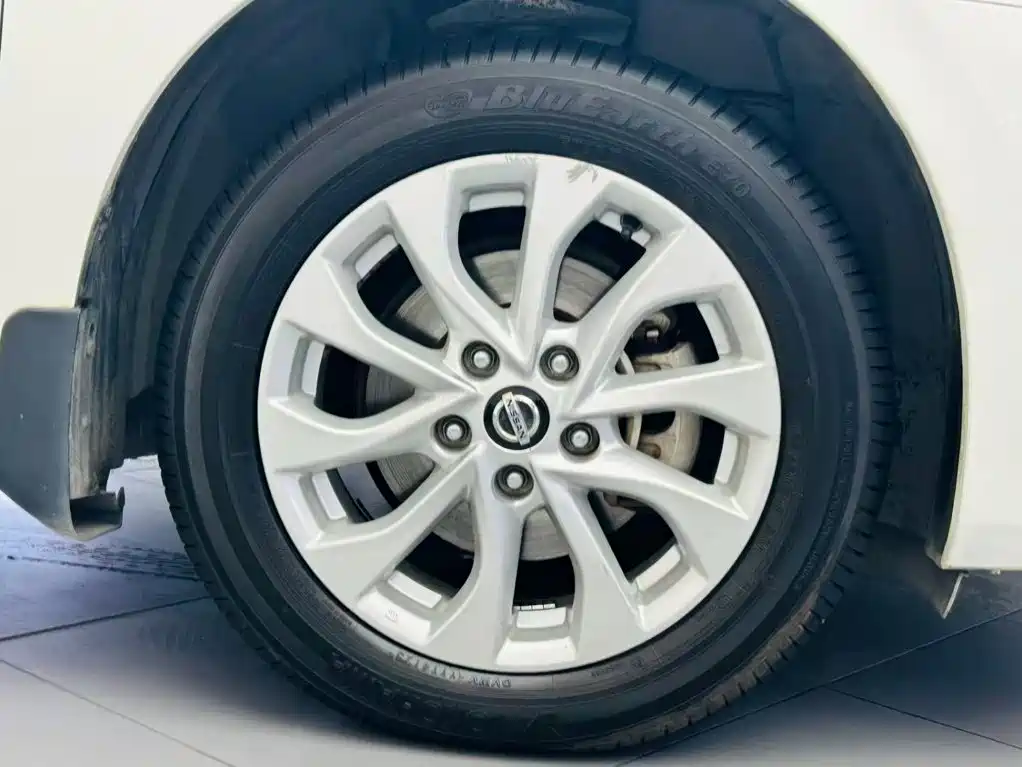 صورة 10 - Nissan Sylphy