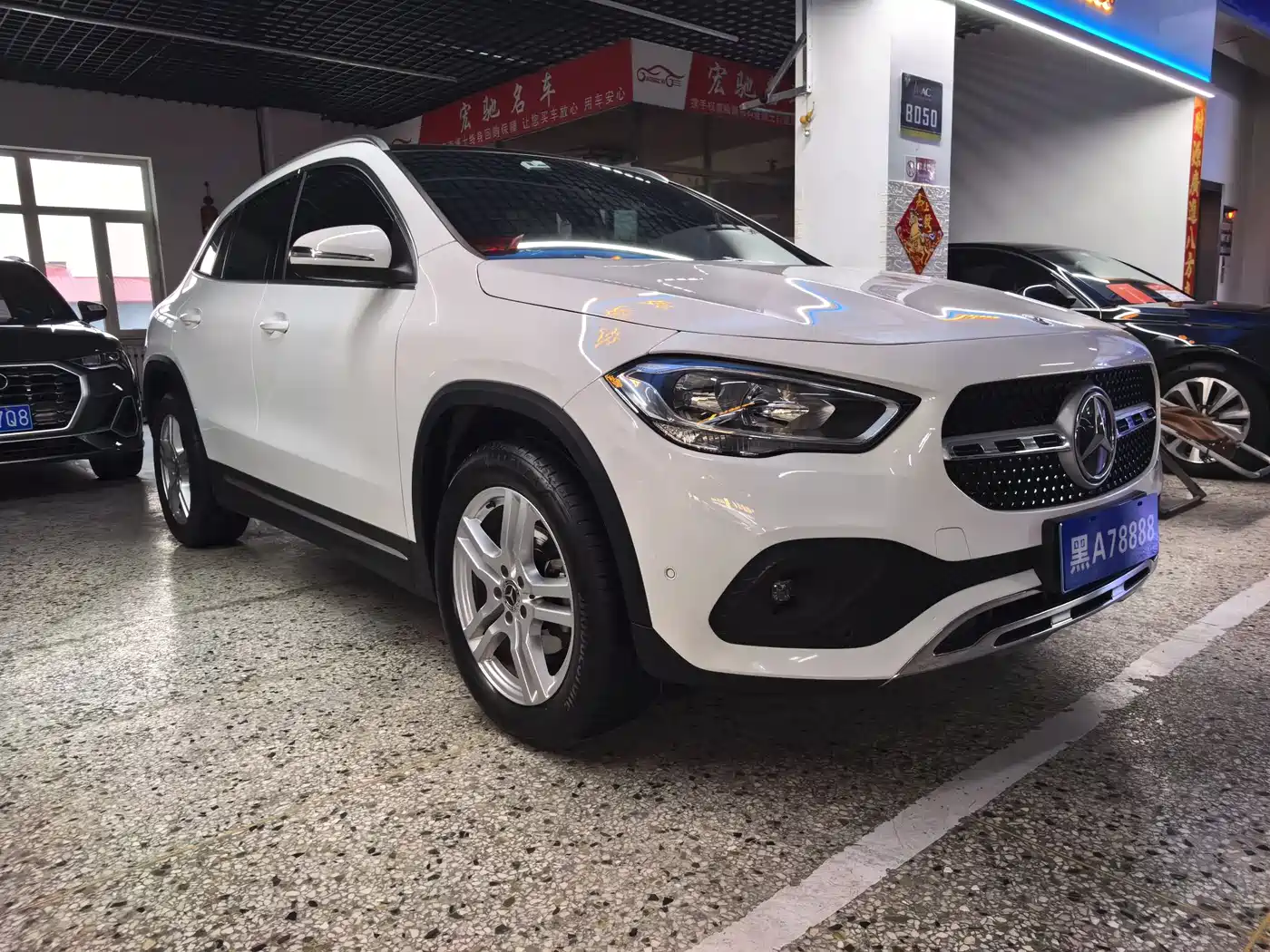 MERCEDES-BENZ GLA