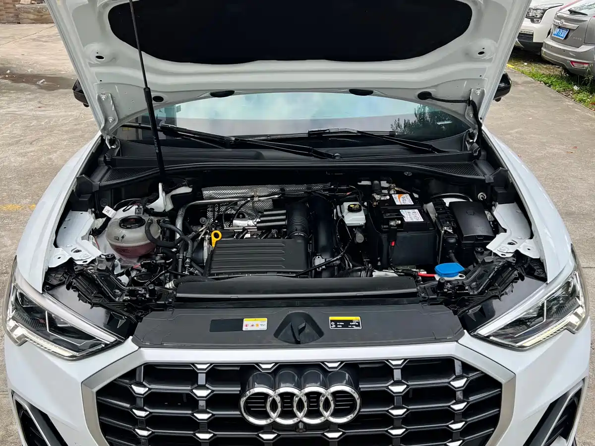 Photo 8 - Audi Q3