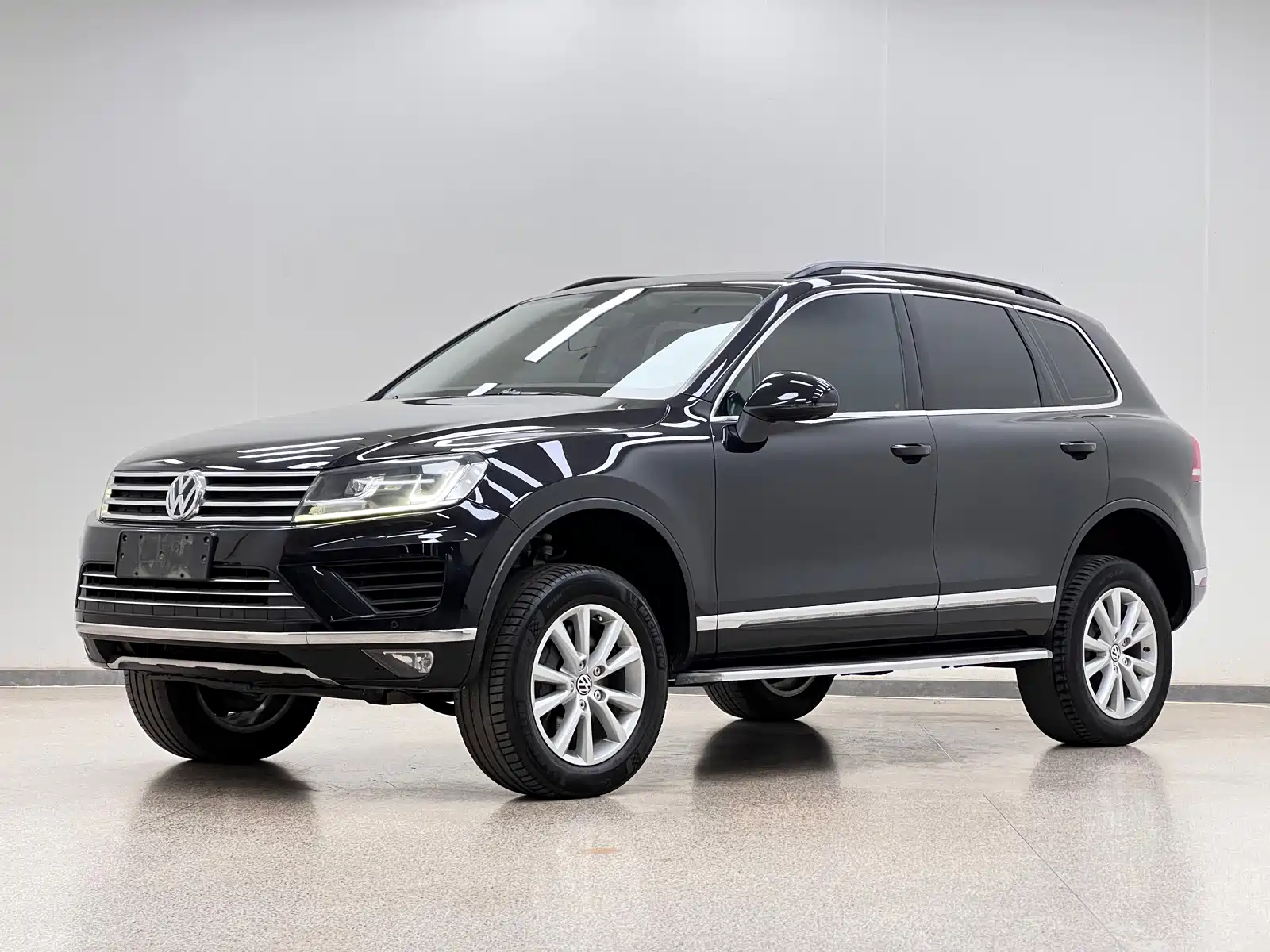 Фото 1 - Volkswagen Touareg