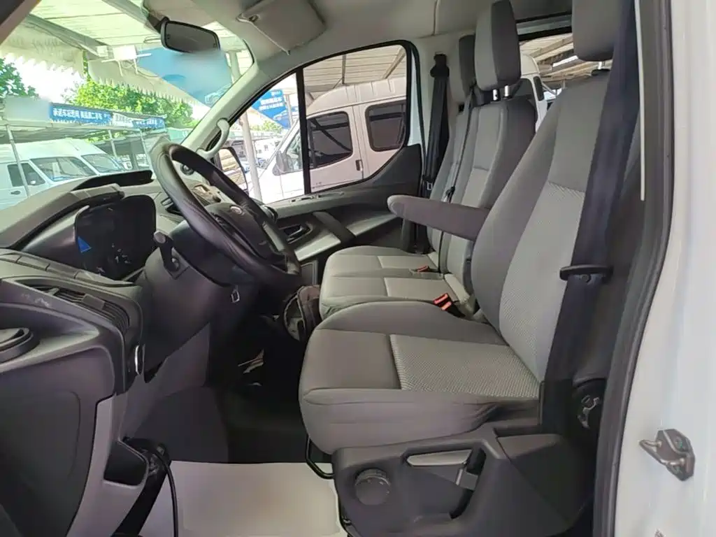 Ford Transit 2023 2019 2.0T Diesel Multi-Purpose Commercial Vehicle Short Wheelbase Low Roof 6-Seater China VI
