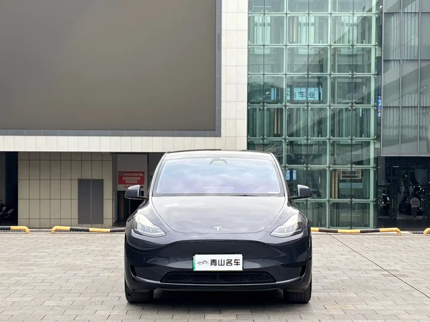 TESLA MODEL Y