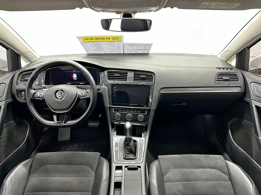 Volkswagen Golf 2020 Beloved Edition 280TSI DSG Luxury фото 13