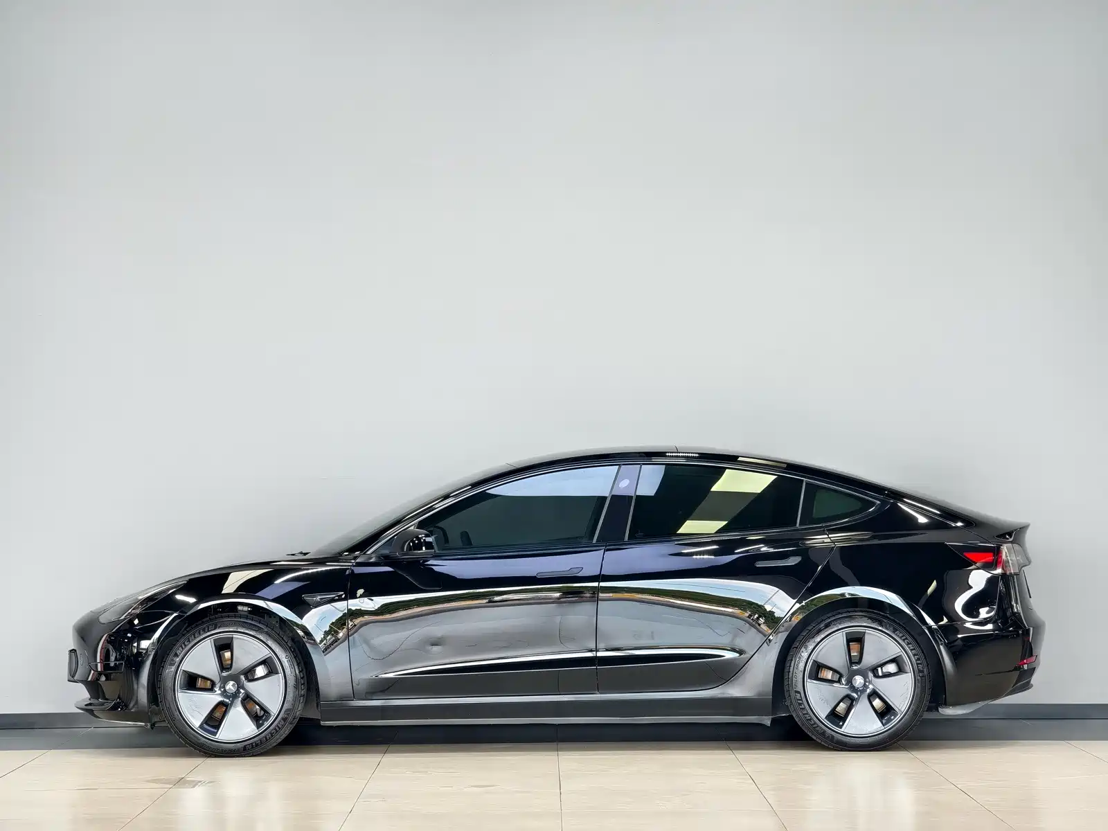 Фото 5 - Tesla Model 3