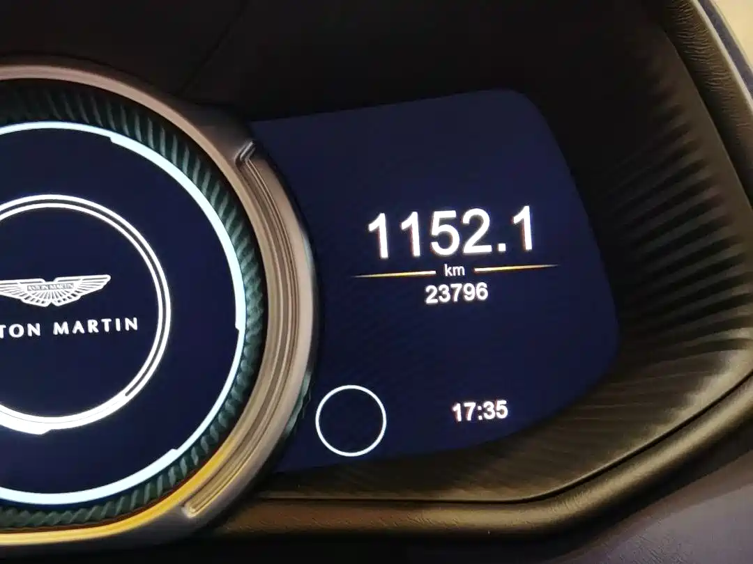 ASTON MARTIN DB11