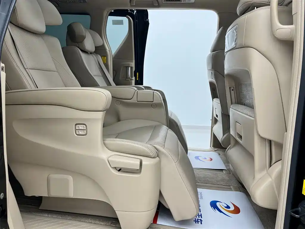 Toyota Alphard 2011 3.5L Luxury Edition фото 7