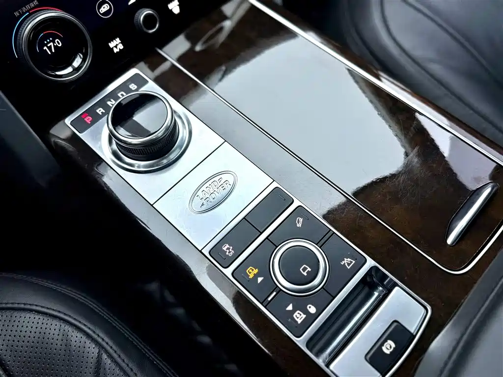 Land Rover Range Rover 2021 3.0 L6 Heritage Extended Classic Edition фото 12