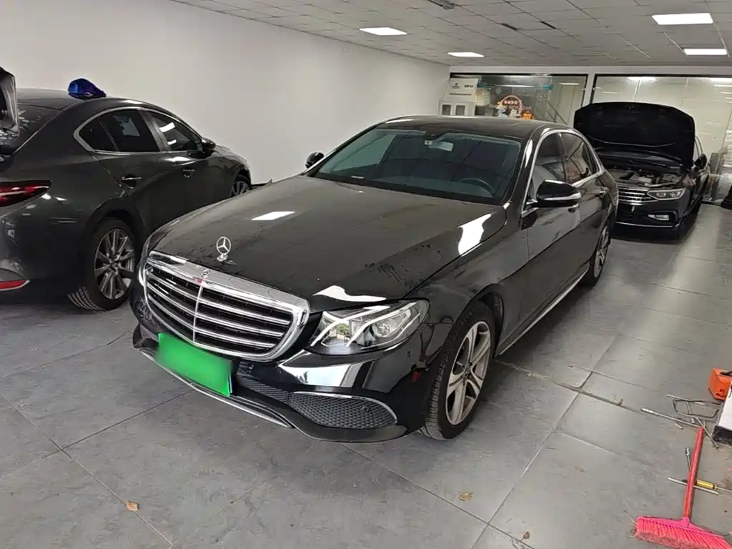 صورة 1 - Mercedes-Benz E-Class