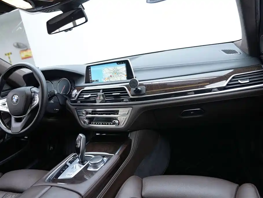 BMW 7 Series 2016 740Li Luxury фото 10