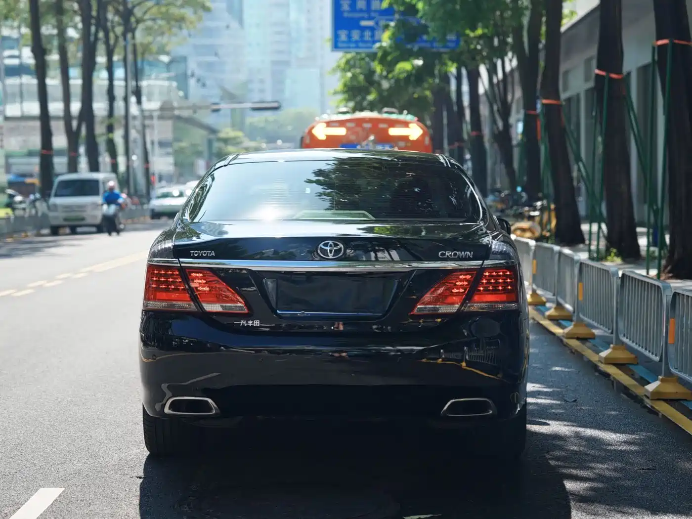 Toyota Crown 2012 2.5L Royal фото 3