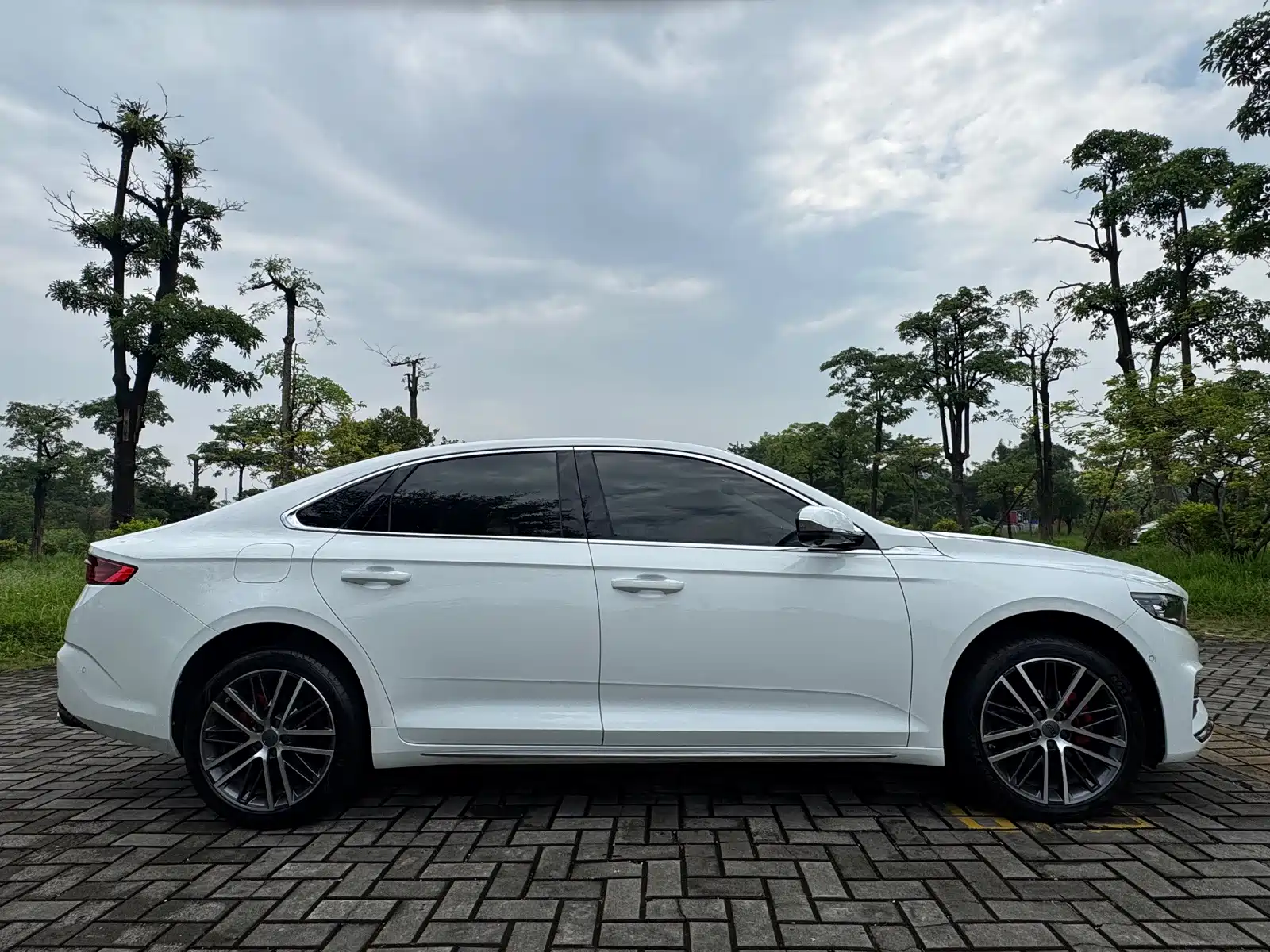 Фото 7 - Geely Preface