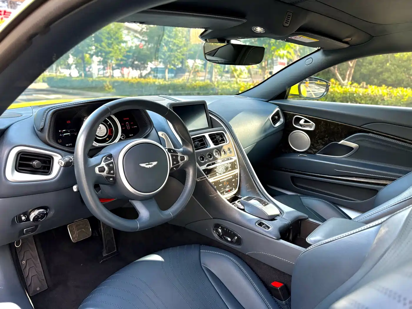 Aston Martin DB11 2023 2019 Model 4.0T V8 Coupe